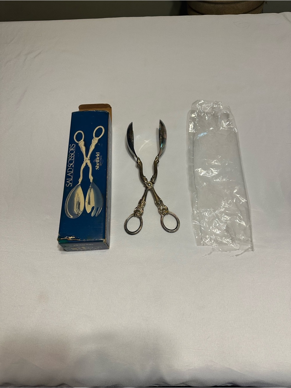 Vintage  Sheffield Silver plated Salad Scissors / Tongs NWOT
